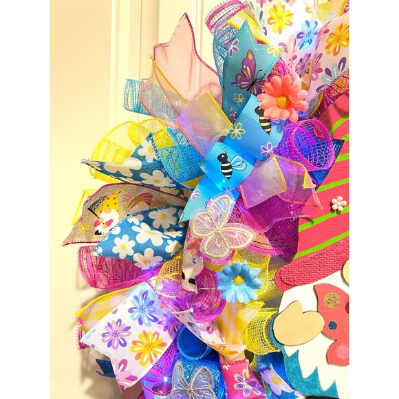 SOLD - Handmade Spring/ Summer Daisy Butterfly Gnome Prelit Ribbon Wreath 22 in - Picture 6 of 11